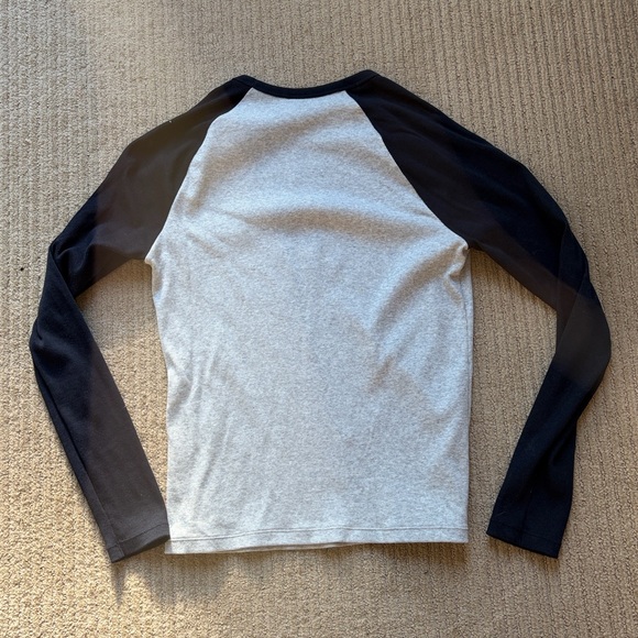 Uniqlo Slub Cotton Raglant Shirt, M, Heathered Grey/True Navy - Picture 4 of 6